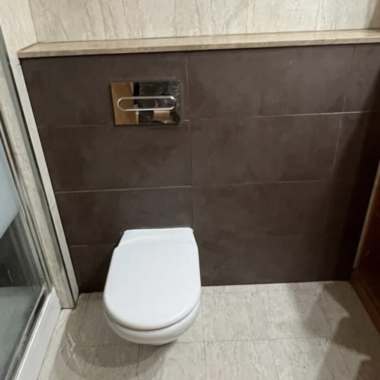 Montaje de cisterna empotrada